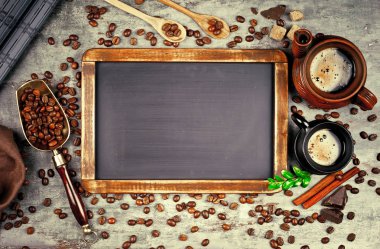 Siyah kahve sıcak bir içecek olduğunu