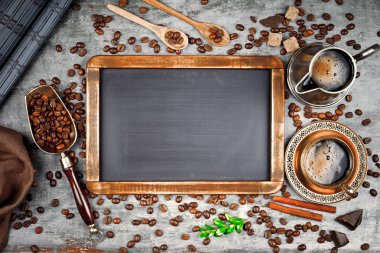 Siyah kahve sıcak bir içecek olduğunu