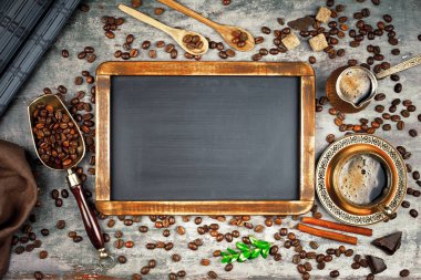 Siyah kahve sıcak bir içecek olduğunu