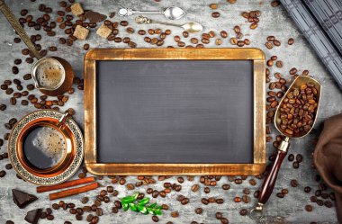 Siyah kahve sıcak bir içecek olduğunu