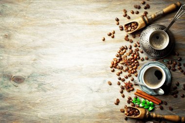 Siyah kahve sıcak bir içecek olduğunu