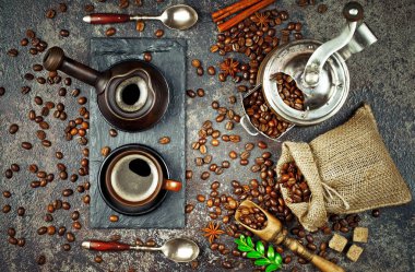 Siyah kahve sıcak bir içecek olduğunu