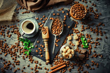 Siyah kahve sıcak bir içecek olduğunu