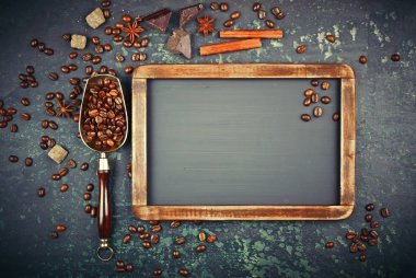 Siyah kahve sıcak bir içecek olduğunu