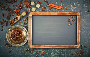 Siyah kahve sıcak bir içecek olduğunu