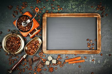 Siyah kahve sıcak bir içecek olduğunu