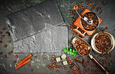 Siyah kahve sıcak bir içecek olduğunu