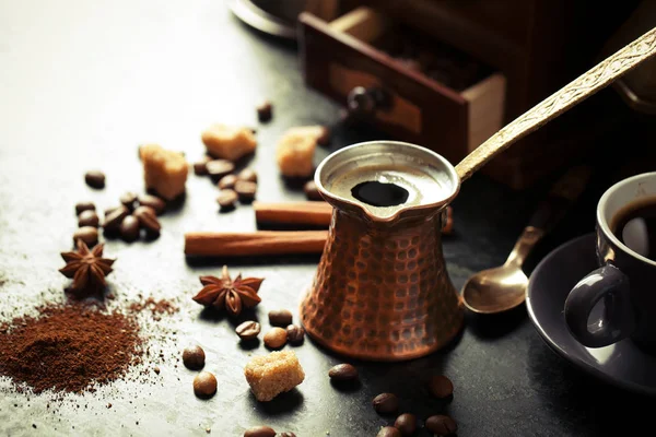 Zwarte koffie is een warme drank — Stockfoto