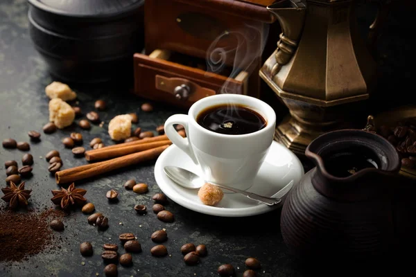 Zwarte koffie is een warme drank — Stockfoto
