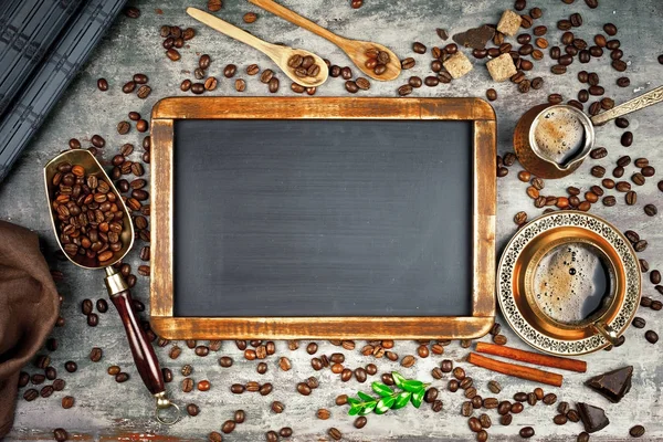 Siyah kahve sıcak bir içecek olduğunu