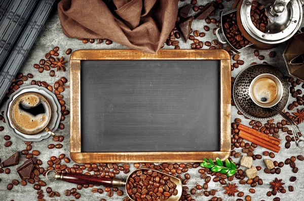 Siyah kahve sıcak bir içecek olduğunu