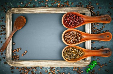 Siyah kahve sıcak bir içecek olduğunu