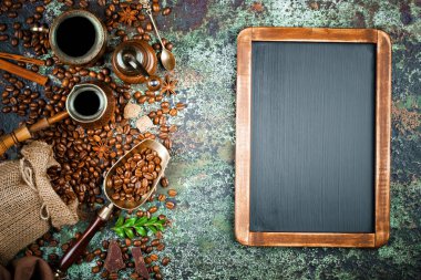 Siyah kahve sıcak bir içecek olduğunu