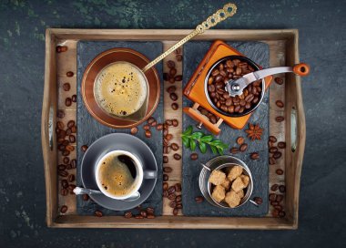 Siyah kahve sıcak bir içecek olduğunu