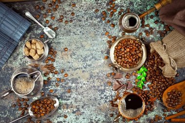 Siyah kahve sıcak bir içecek olduğunu