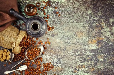 Siyah kahve sıcak bir içecek olduğunu