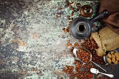 Siyah kahve sıcak bir içecek olduğunu