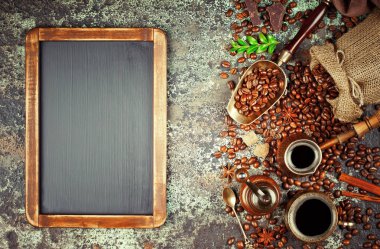 Siyah kahve sıcak bir içecek olduğunu