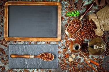 Siyah kahve sıcak bir içecek olduğunu