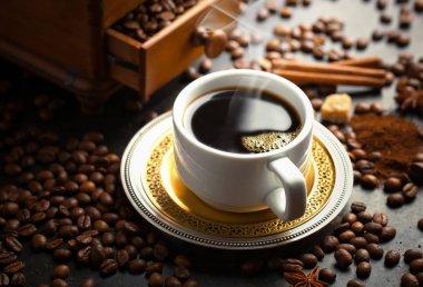 Siyah kahve sıcak bir içecek olduğunu