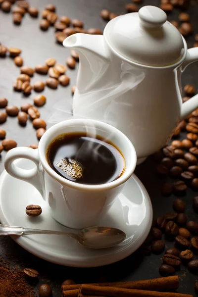 Zwarte koffie is een warme drank — Stockfoto