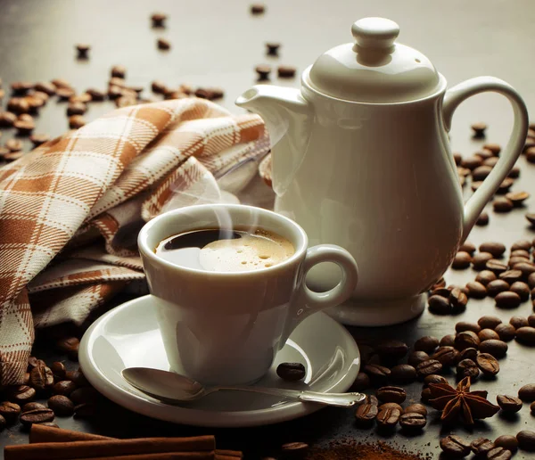 Schwarzer Kaffee ist ein Heißgetränk — Stockfoto