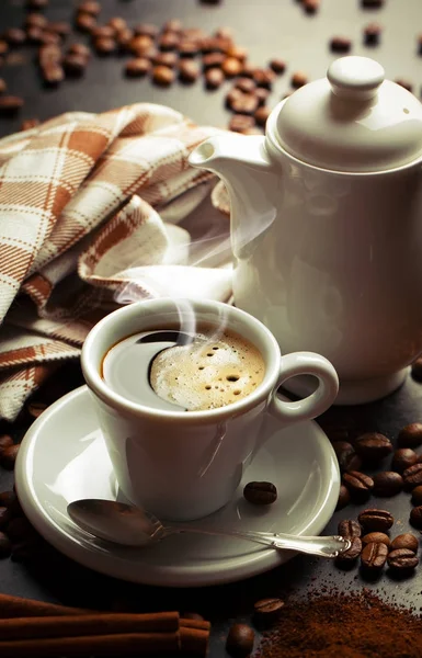 Schwarzer Kaffee ist ein Heißgetränk — Stockfoto