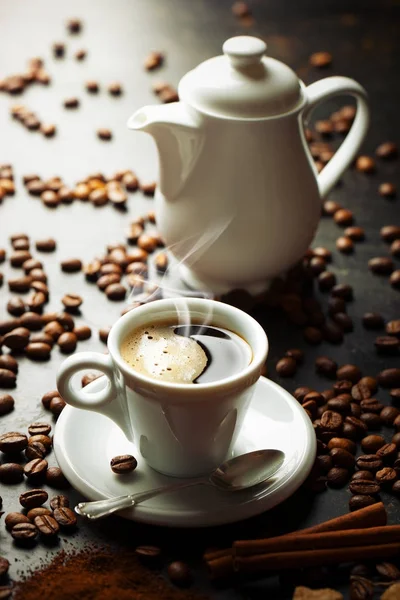 Svart kaffe är en varm dryck — Stockfoto