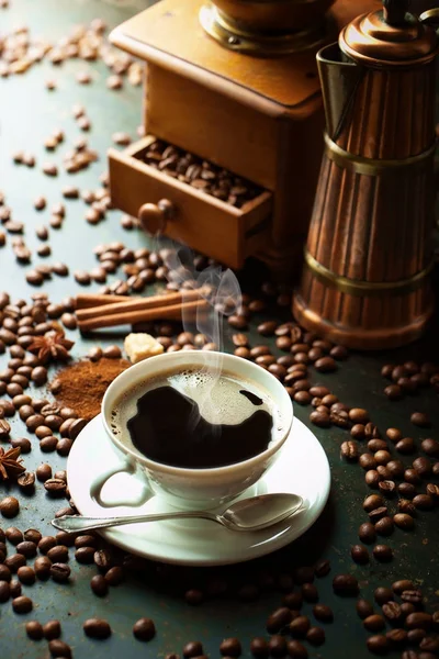 Schwarzer Kaffee ist ein Heißgetränk — Stockfoto