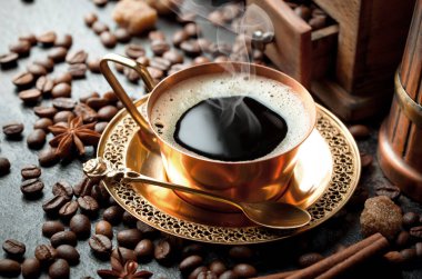 Siyah kahve sıcak bir içecek olduğunu