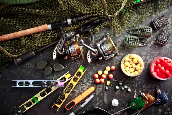 Varas Pesca Spinnings Composição Com Acessórios Para Pesca Fundo Velho — Fotografia de Stock