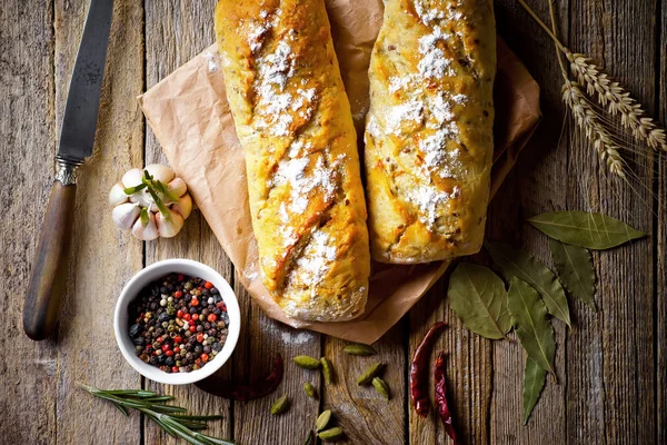 Pane Pasticcini Una Composizione Con Accessori Cucina Vecchio Sfondo — Foto Stock