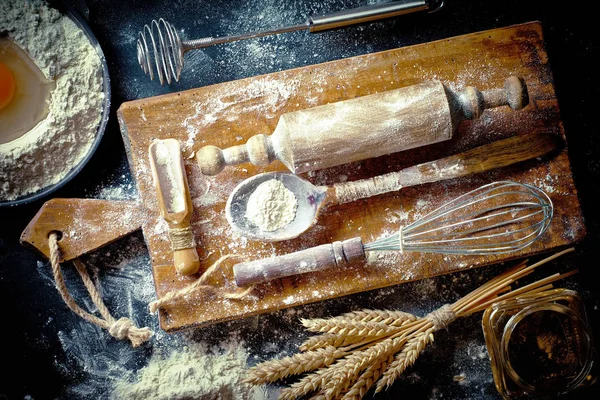 Ciasto Mąki Tle Starego Składu Akcesoria Kuchenne — Zdjęcie stockowe