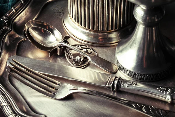 Platos Antiguos Plata Con Accesorios Para Cocina —  Fotos de Stock