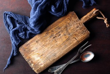 Mutfak aksesuarları ile eski gümüş yemekleri