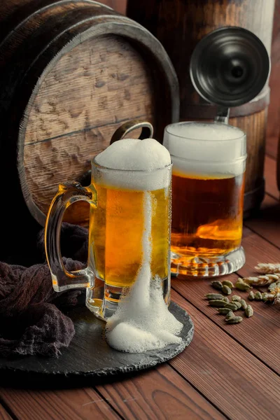 Light Foam Beer Glass Old Background — Stock Photo, Image