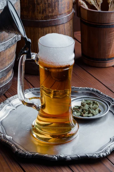 Helles Schaumbier Glas Auf Altem Hintergrund — Stockfoto