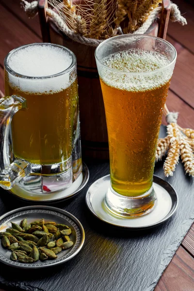 Light Foam Beer Glass Old Background — Stock Photo, Image