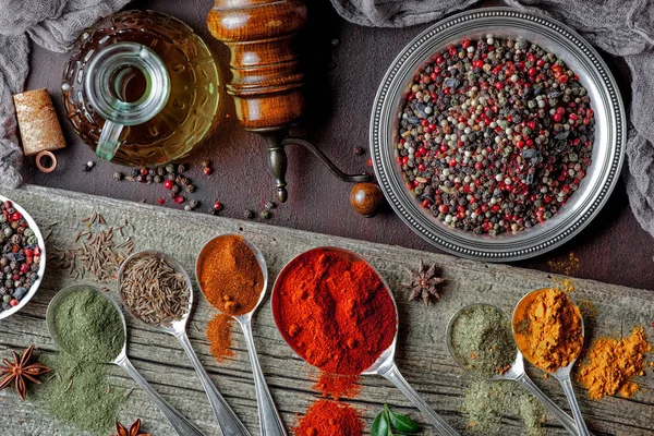 Especias Para Cocinar Con Accesorios Cocina Sobre Fondo Antiguo — Foto de Stock