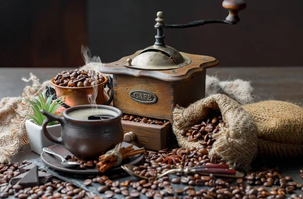 Granos Café Negro Sobre Fondo Viejo — Foto de Stock