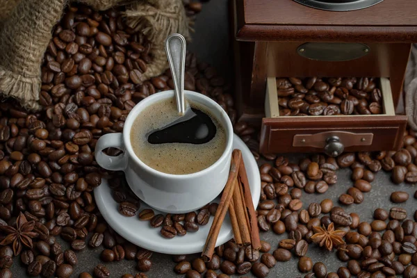 Granos Café Negro Sobre Fondo Viejo — Foto de Stock