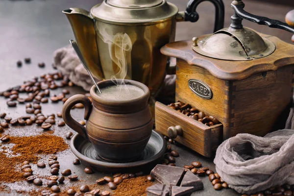 Schwarzer Kaffee Einer Tasse Auf Einem Tisch Komposition Auf Altem — Stockfoto