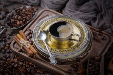 Kahve fincanındaki kahve fincanı, eski bir arka plan..