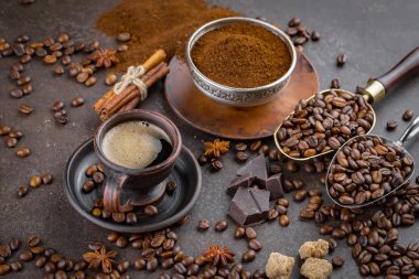 Kahve fincanındaki kahve fincanı, eski bir arka plan..