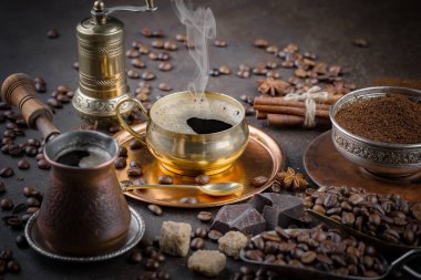 Kahve fincanındaki kahve fincanı, eski bir arka plan..