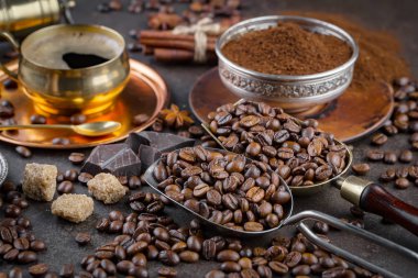 Kahve fincanındaki kahve fincanı, eski bir arka plan..