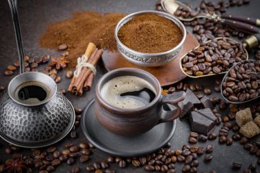 Kahve fincanındaki kahve fincanı, eski bir arka plan..