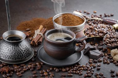 Kahve fincanındaki kahve fincanı, eski bir arka plan..