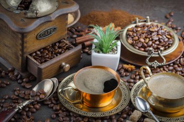 Kahve fincanındaki kahve fincanı, eski bir arka plan..