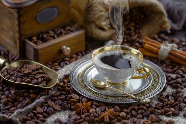 Kahve fincanındaki kahve fincanı, eski bir arka plan..